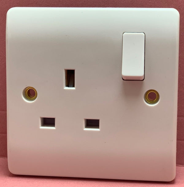 Quadrant Curveline 13A Single Switched Socket SP - QC405 - Quadrant - Falcon Electrical UK