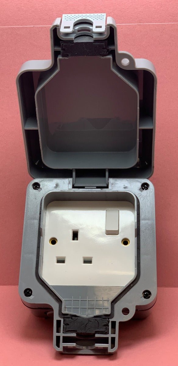 Qd Socket Quadrant Weatherproof 1 Gang DP Switched Socket IP65 Rating - QD ...